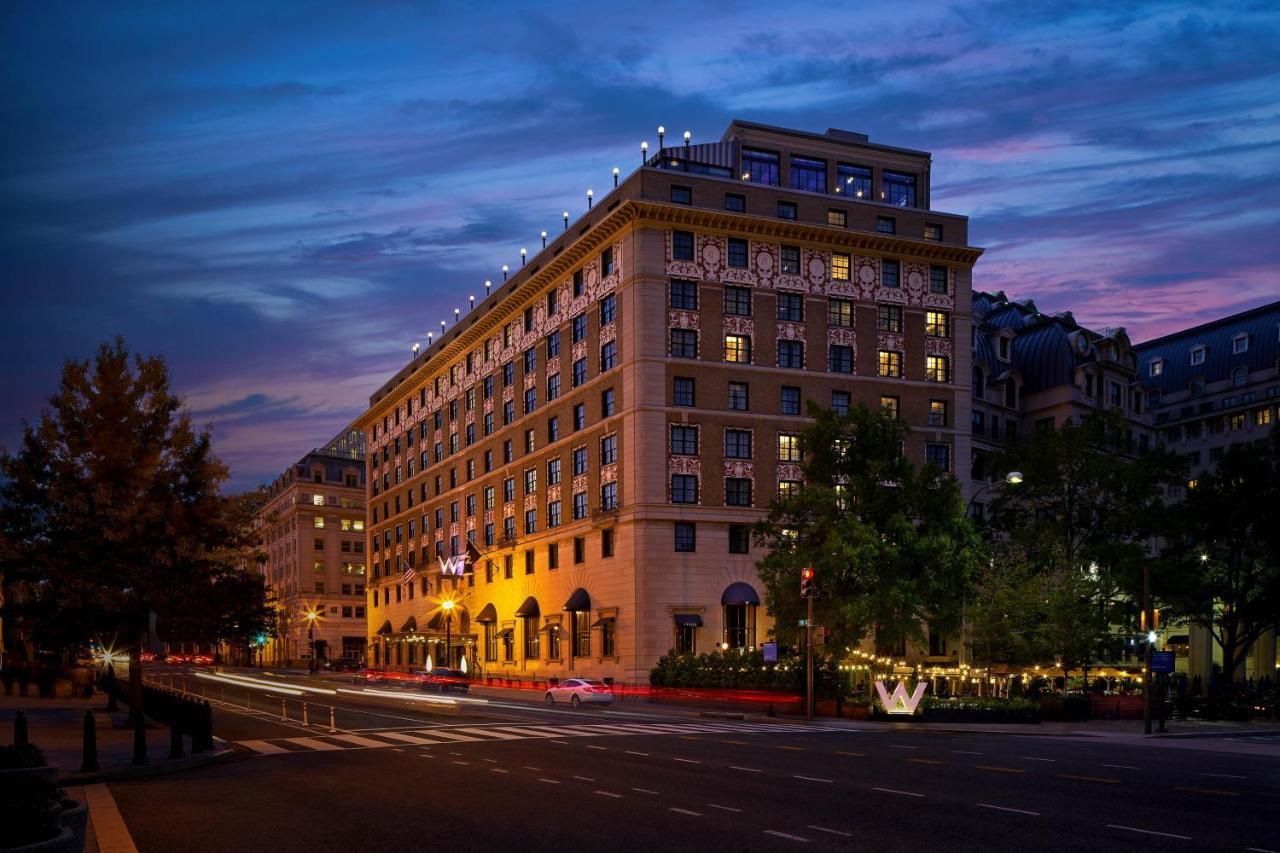 Hotel Washington Exterior photo The hotel at night